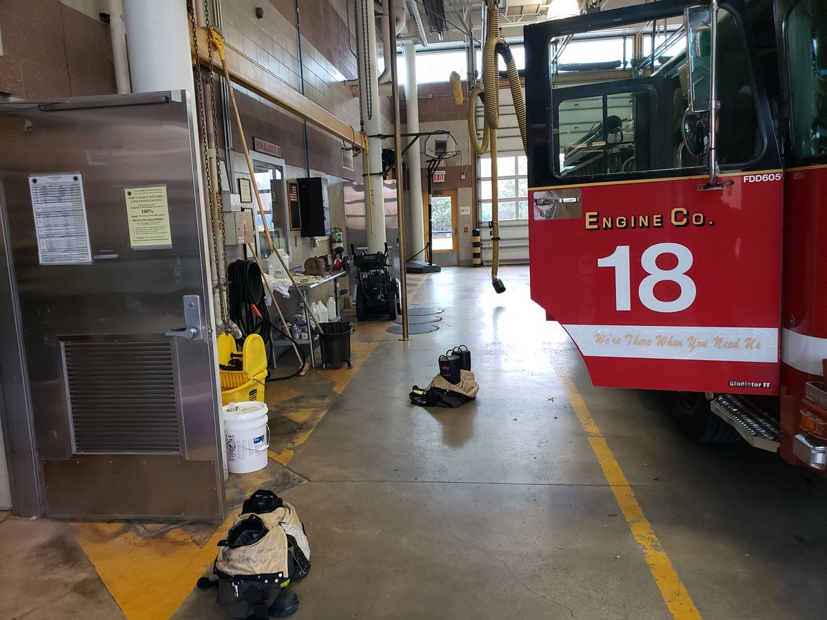 bcw629's tweet image. @NBCChicagoFire  #MouchCouch Great house and super welcoming! Couldn't visit Chicago without making a trip to the Firehouse! #Engine18 #CFD #Firehouse51