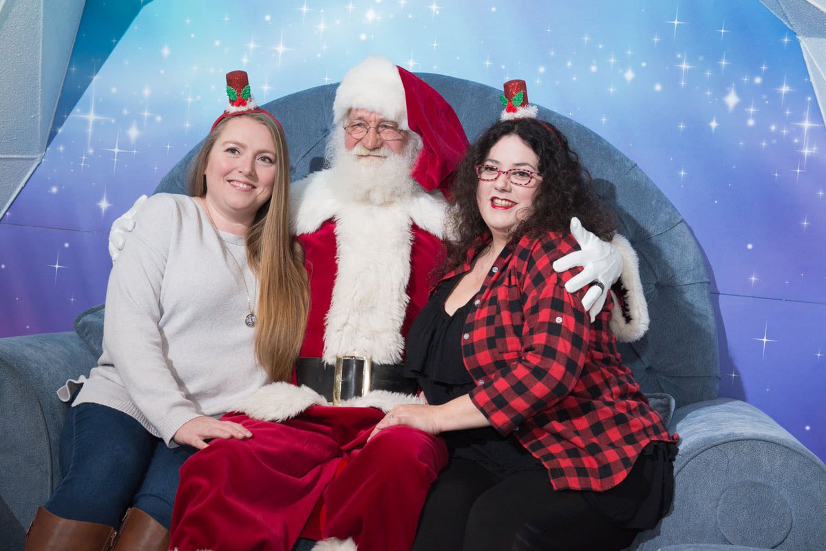 Eschelle's tweet image. @MetropolisatMET is All About Making Your Life Easier This Holiday Season #SantaMET #Christmas #Vancouver #ShopYVR mumfection.com/?p=9515