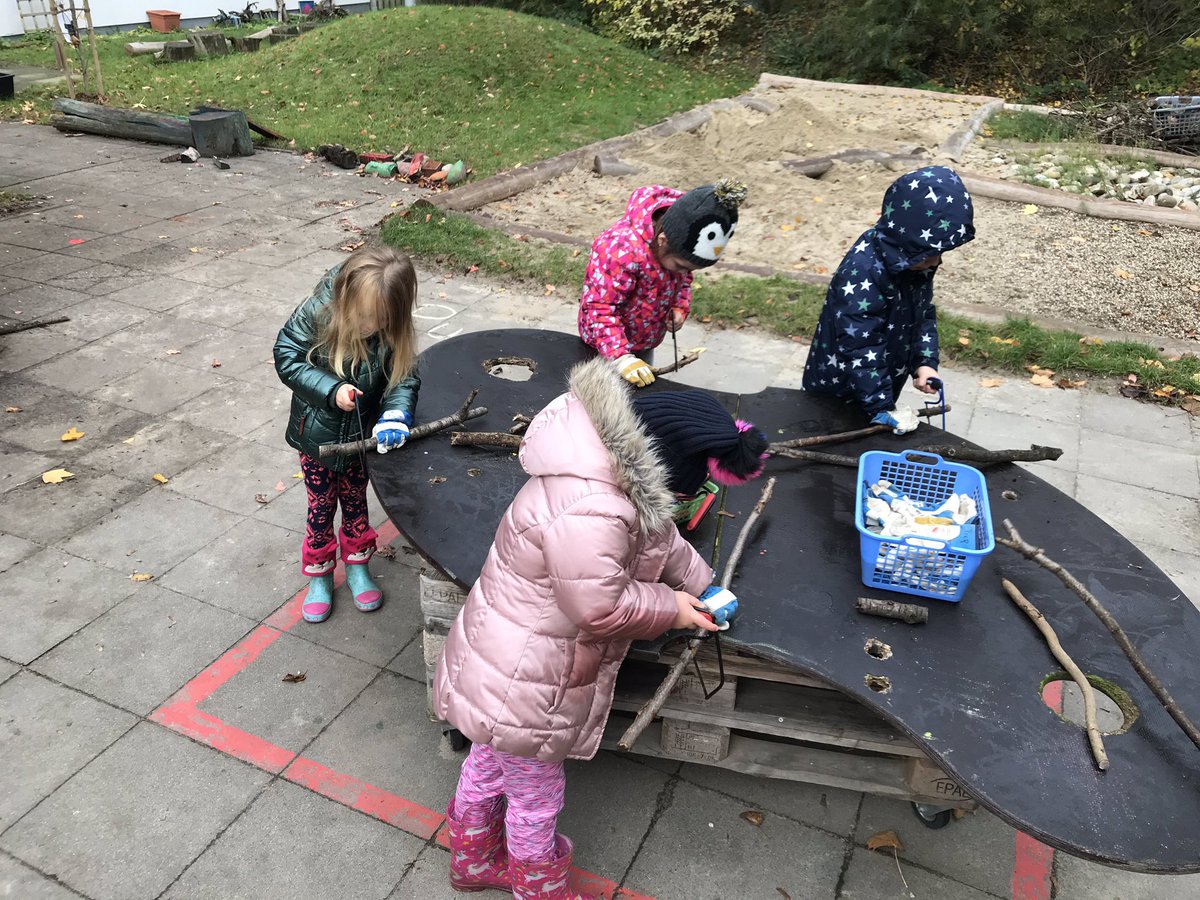 Trying out a new tool and respecting it. A tool is not a toy! Practising to become a master in sawing.
Prep students are amazing and curious to try out new things.<a href="/isdedu/">International School of Düsseldorf</a> <a href="/OLEISD/">ISD Outdoor Learning</a> #tools #prep
