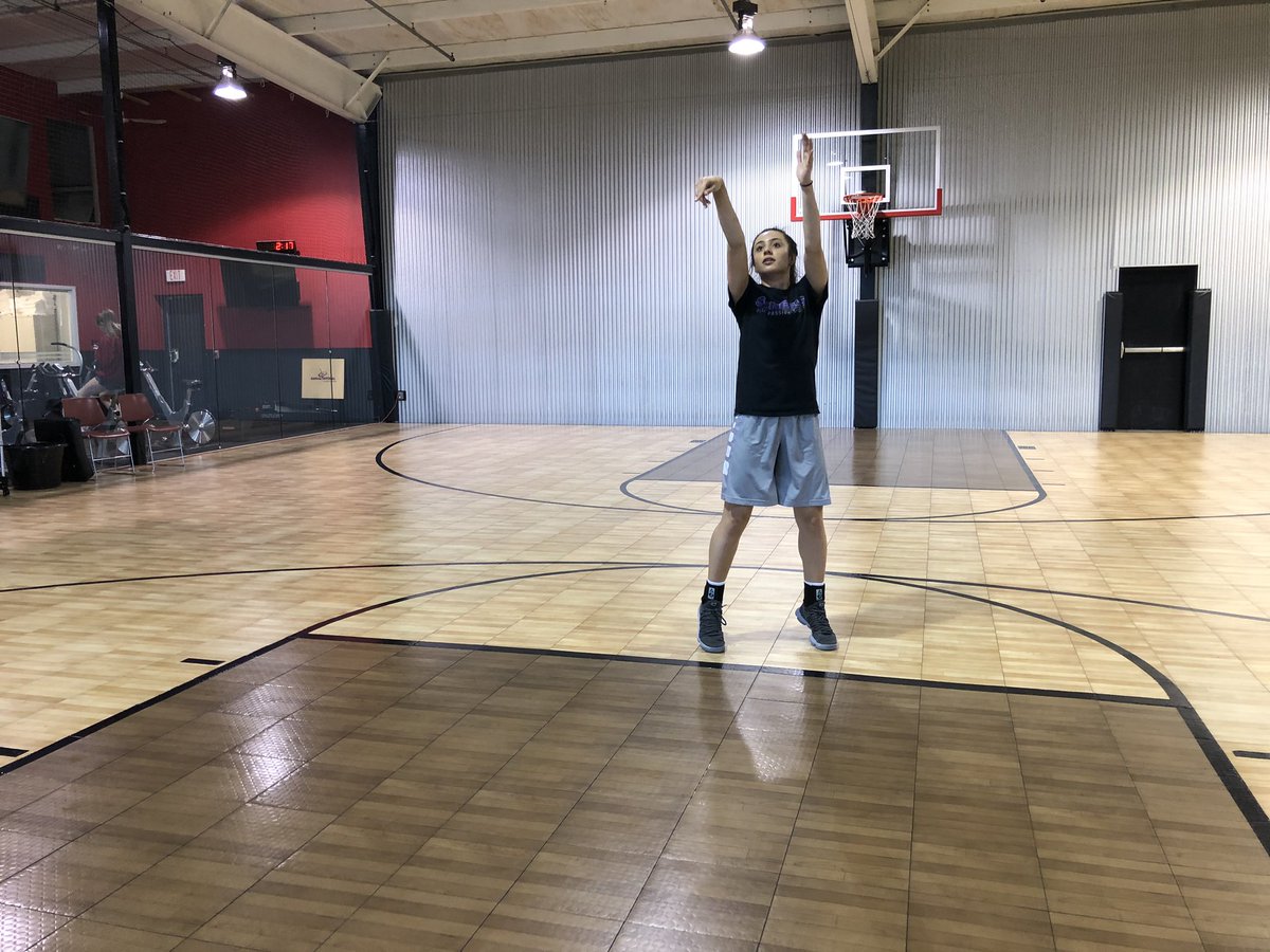 CoachBarnes1's tweet photo. If you want to play your best under pressure you have to train yourself to keep your focus of concentration in the โNOWโ of the performance. Discipline yourself to leave the past in the past and never let yourself get ahead of yourself. #FocusedTraining #TrustTheProcess https://t.co/L5B1XGBok2