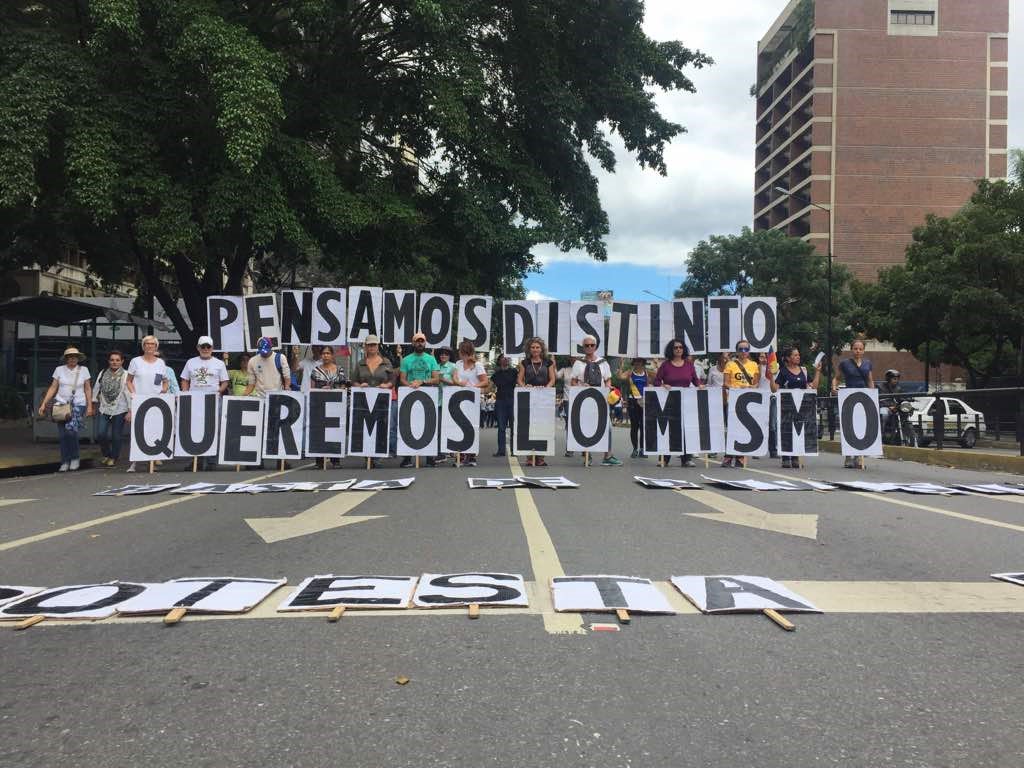 _CEPAZ's tweet photo. El pueblo se manifestò de muchas maneras el dìa de hoy #16Nov. El liderazgo de lado y lado debe hacer una correcta lectura de la jornada y trabajar en la construcciòn de un #AcuerdoNacional inclusivo. #DiaInternacionalParaLaTolerancia #DDHH16Nov https://t.co/ZCAL1eN5qe