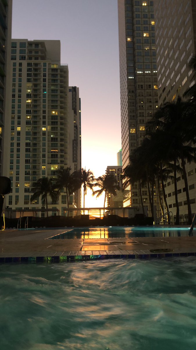 Marce02088's tweet photo. Sunset #M2019 https://t.co/IWHgzNP5zq