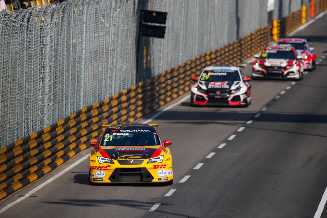 In a few minutes Race 2 of @FIA_WTCR will start in #Macau with reverse grid with <a href="/TomCoronel/">Tom Coronel</a> in P14. <a href="/DanielHaglof/">Daniel Haglöf</a>, <a href="/AurelienPanis/">Aurélien Panis</a> and <a href="/mazconaoficial/">Mikel Azcona</a> in P21, P22 and P23 complete our #CUPRATCR drivers.