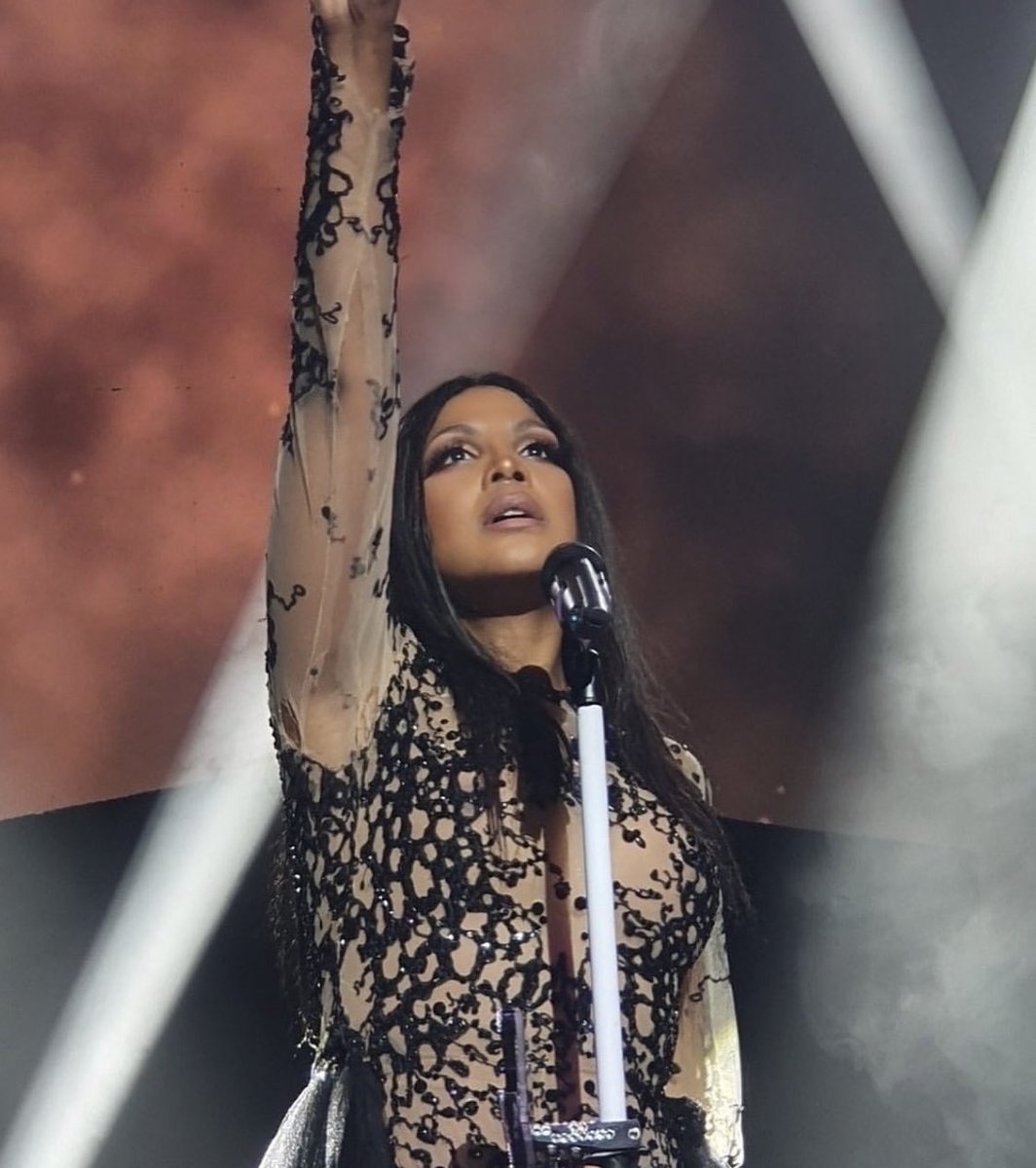 tonibraxton's tweet photo. L O N D O N 🇬🇧 https://t.co/IyPywPr7xO