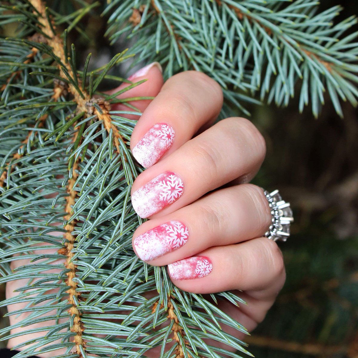 JamWithRuth's tweet image. I don't know about you but it's feeling cold enough for snowflakes to be falling here tonight!

Take a look at these lovely winter wrap designs: beneyou.com/ruthc/category…

This one is called #MagicInInTheAir 😍