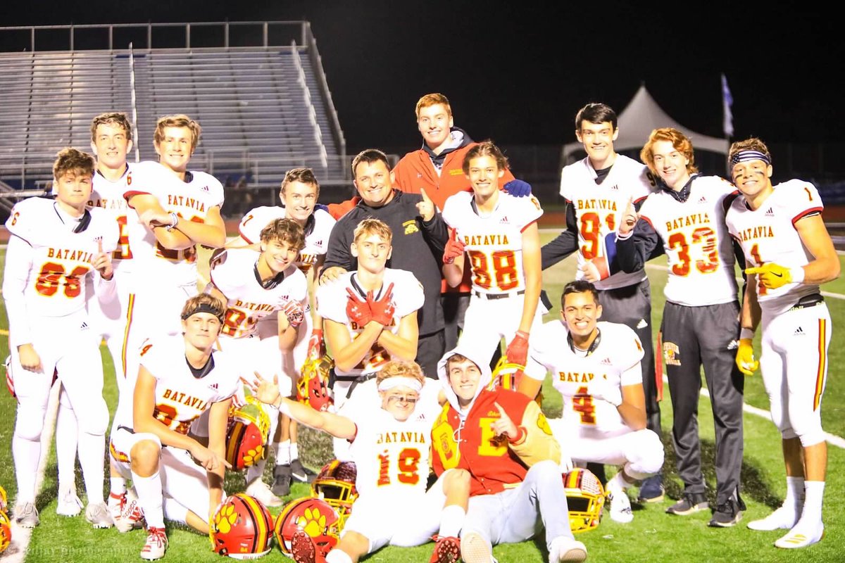 LacasseJack's tweet photo. Seniors and the rest of @BataviaFootball, thank you for making the season of 2019 one to remember. #vroomvroom https://t.co/VXZxDQCXEr
