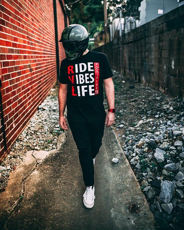 Notes4AB's tweet image. I'm pretty sure @walterrific_online would call this "swiggity swag". ⠀
Other side of the coin⠀
@headadt said I was "walking like a priss ass". ⠀
⠀
Basically what I've learned is life is about perspective and that this shirt is cool. Like the shirt? It's part of our @ride…