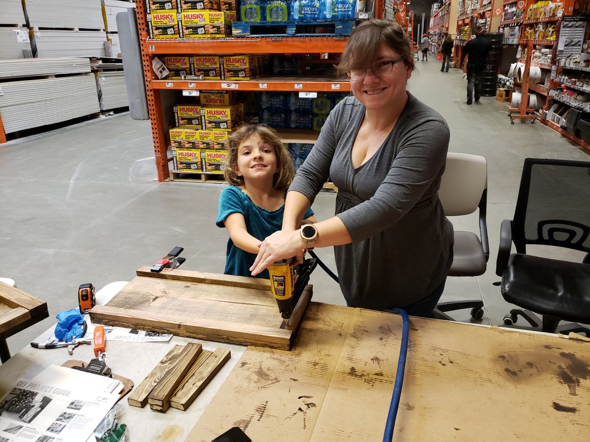 Today here at Home Depot in Brentwood California  we had our workshop class and  Daniel helped build a Christmas tree Decoration box. This is Alice and her mom and Erik and his dad building the project. Keep up the great work Daniel Happy Holidays  from all of us at 1076.🎄