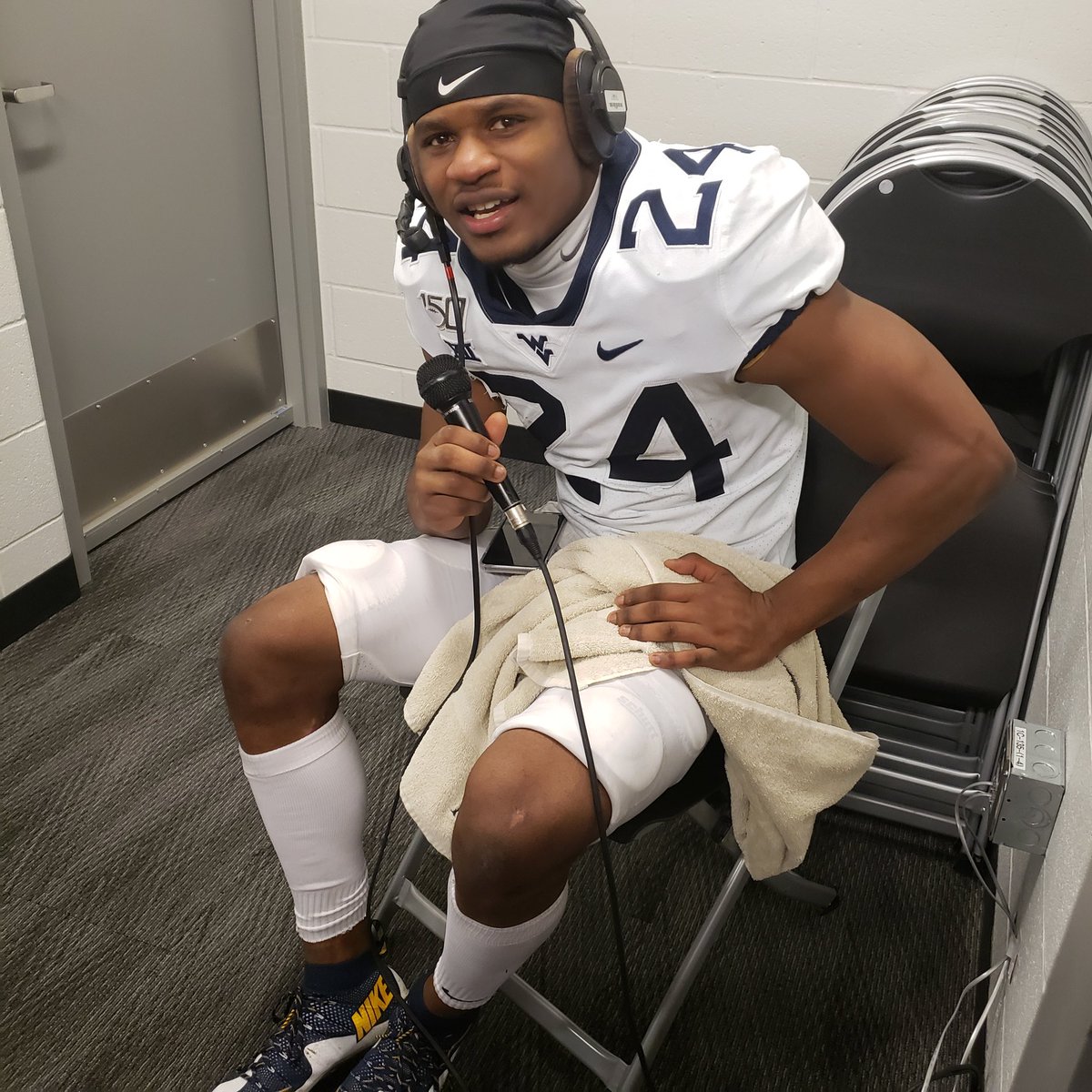 Hakeem Bailey isn't just a ball hawk, he's also a man with his priorities in order. After making the game-sealing interception, Hakeem insisted on first trying to 'call his mama' before doing this postgame interview with Tony and Coach. I love college football.