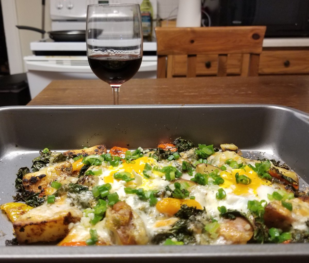 denb0120's tweet image. Dinner is served. Crispy Potato and Kale Hash with Baked Eggs and Hot Sauce. Enjoy! @blueapron @Theradogs #homecooking #cookmore