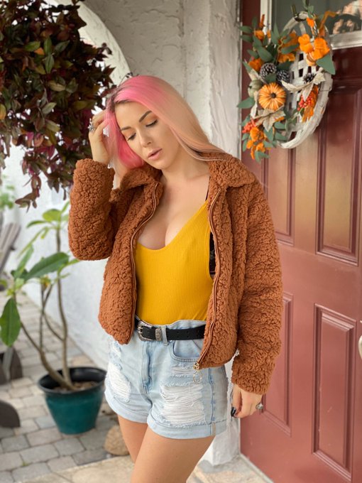 Watch Kristen Hughey's leaked NSFW photo on TwXstars