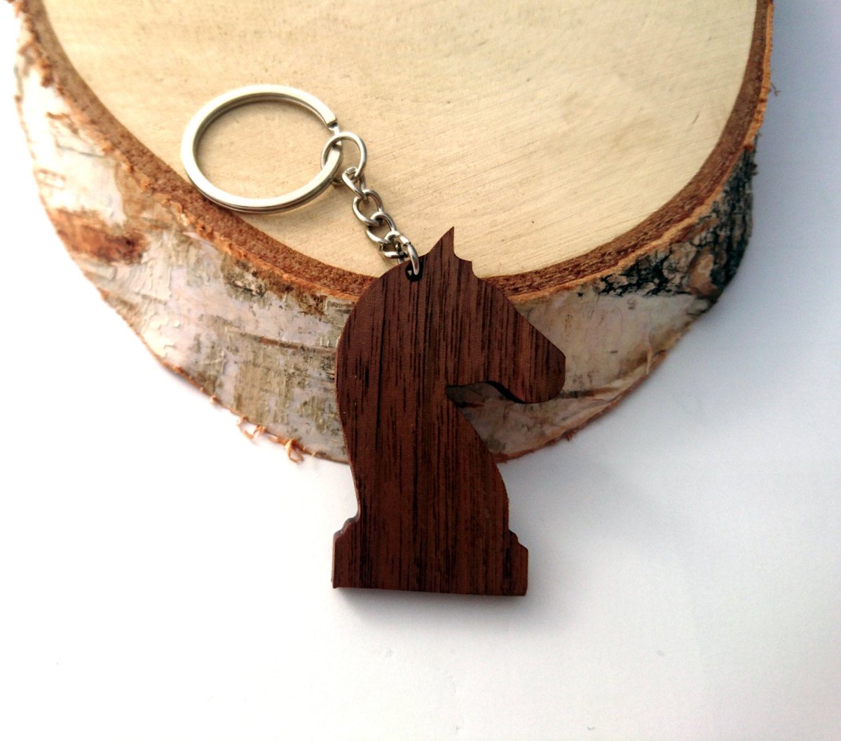 andra_389's tweet image. Wooden Chess The Knight Keychain, Chess Horse Keychain, Chess Pieces Keychain, Walnut Wood, Friendly Green materials tuppu.net/dda3518e #Etsy #keychain #CoolKeychain