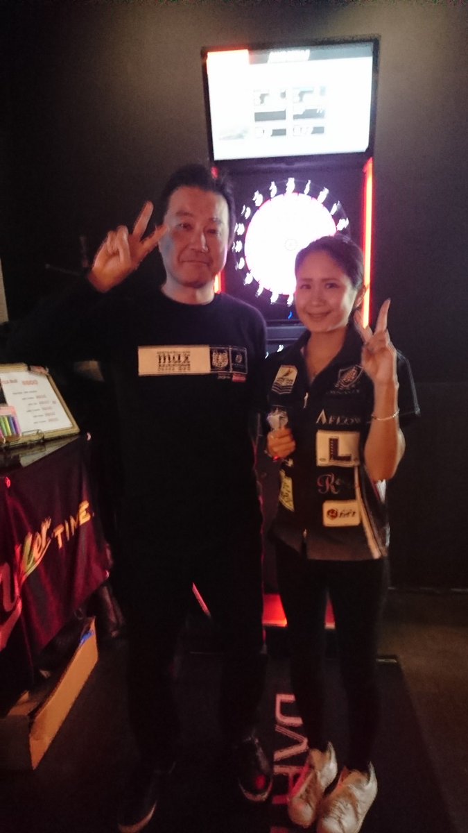 sho1_darts's tweet photo. 昨日はホームでチャレマイベントあった。
いらっしゃったのは清水舞友プロ。
みんなでワイワイ投げたり飲んだりして楽しかった❗
たまにはこういうのもいいな😄

#清水舞友 
#JAPANLADIES 
#トライベッカ 
#蒲田東口 https://t.co/Ji8svvoY9H