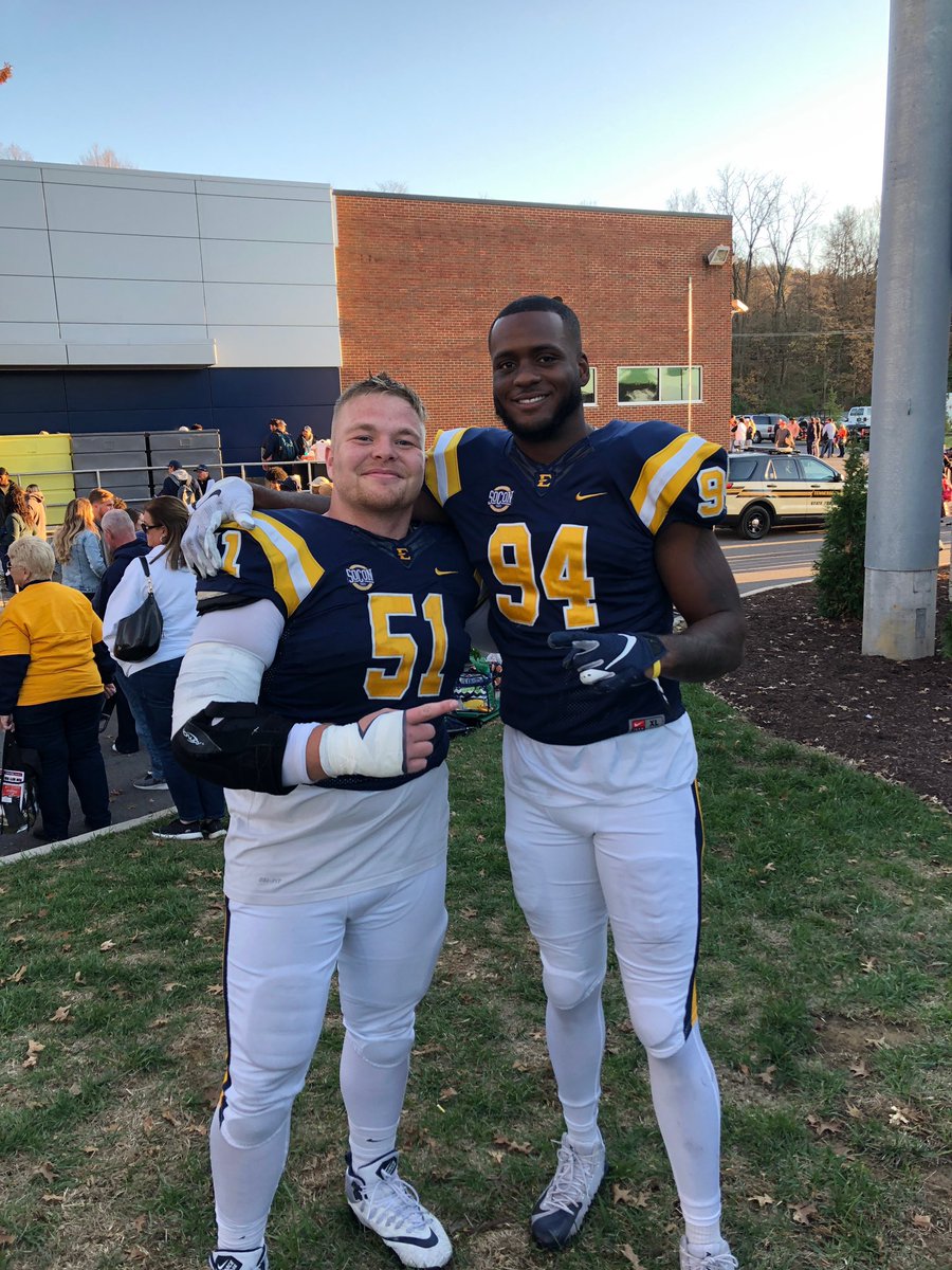arowan50's tweet photo. Great last home game! https://t.co/fQ7GhT78Wv