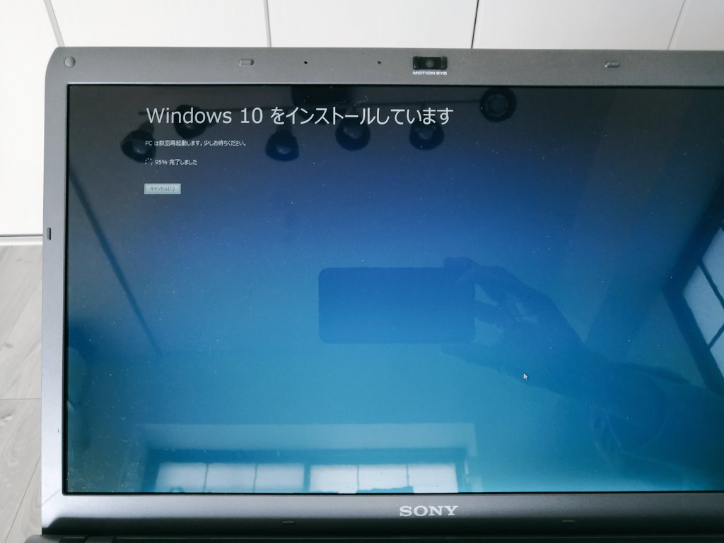 k_skull's tweet image. 古い家PCをWindows7から10へアップグレード中。捨てる予定だったけど、暇つぶしに。 #windows10upgrade