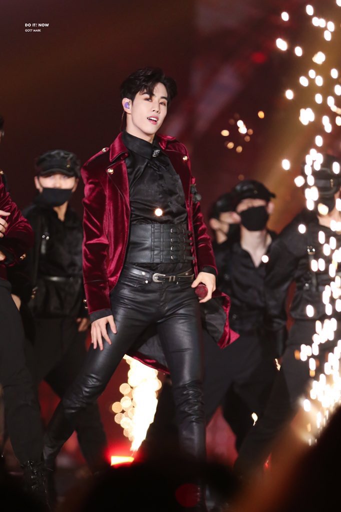 Markachu93_'s tweet photo. เห็นพี่ม้าครัดพุงทีไร รู้สึกอึดอัดพุงตัวเองขึ้นมา555 แซ่บ! 🔥🔥🔥🔥🔥♥️♥️
#GOT7_VHEARTBEAT #GOT7
#VLIVE2019 #VLIVEAWARDS
#Marktuan https://t.co/7OlzbG0qnY