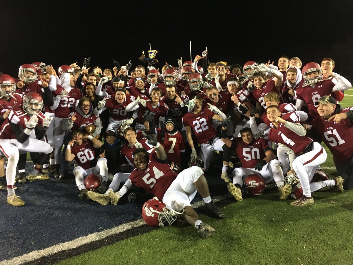 Pubsportsboss's tweet image. Pottsville ⁦@PAHSathletics⁩ celebrates District 11 title