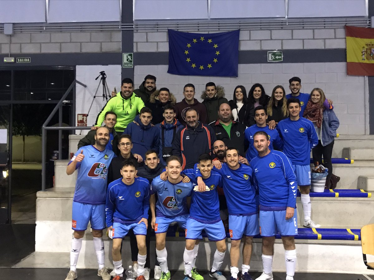 ¡Gracias! 📸

Aficionados, directivos y compañeros han acompañado en la noche de este sábado a nuestro equipo sénior en Albendín. Muy agradecidos de la respuesta del pueblo de #DoñaMencía en esta temporada. 

¡Seguimos 💪!