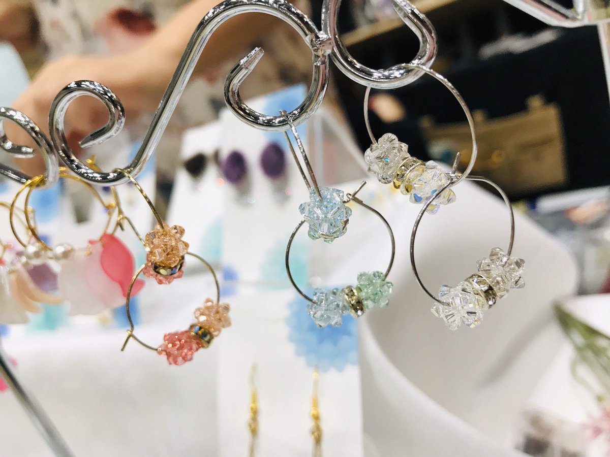 TE_accessories's tweet photo. 発売中のCREAに掲載中の作品も本日購入できます♡
ぜひ見に来てくださいね(˶ ̇ ̵ ̇˶ )。
#デザフェス
#L288
#CREA https://t.co/PDG5g4JAmI