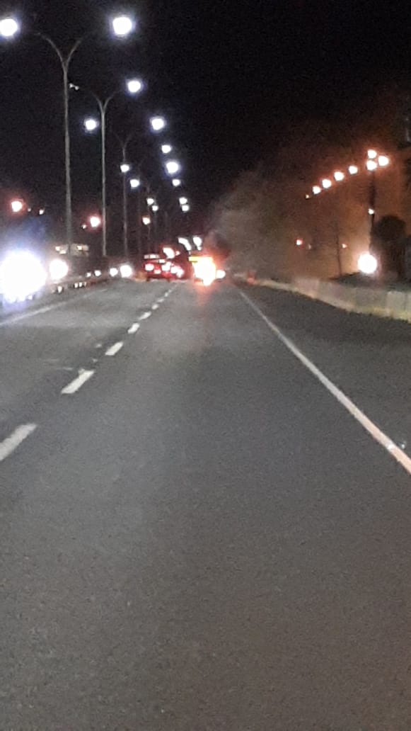 rutadelmaule's tweet photo. ⚠️ 🚧 ¡Precaución! Se informan manifestaciones en el km. 254,300, sentido sur a norte, sector #TalcaVaroli con pista derecha cortada. Carabineros y móviles en el lugar. #Ruta5Sur @RNE_Maule_ @infobiobio @retioCONCE @Informa_100 @COPSACHILE @MauleNoticias @CamionerosRne https://t.co/wjAglLBPzO