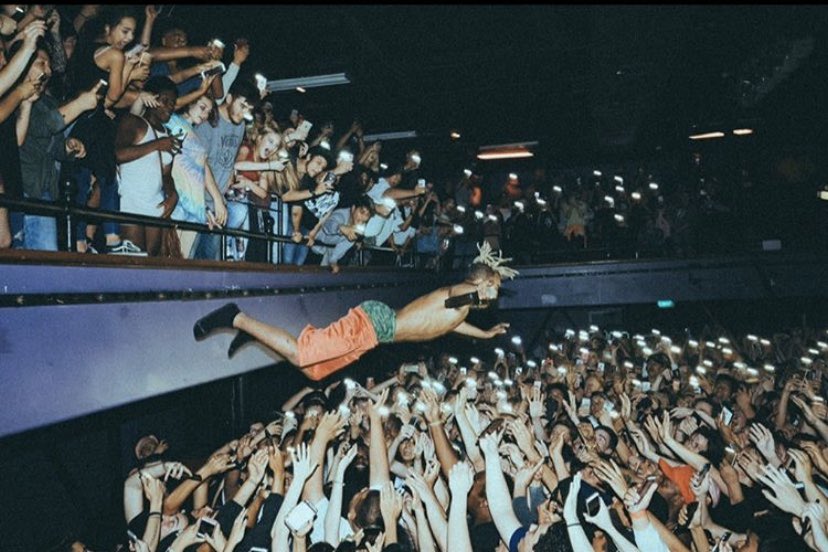 shotbykhan's tweet photo. same venue, same balcony, long live x 
🙏🏾📸 https://t.co/KKUuCDApRk