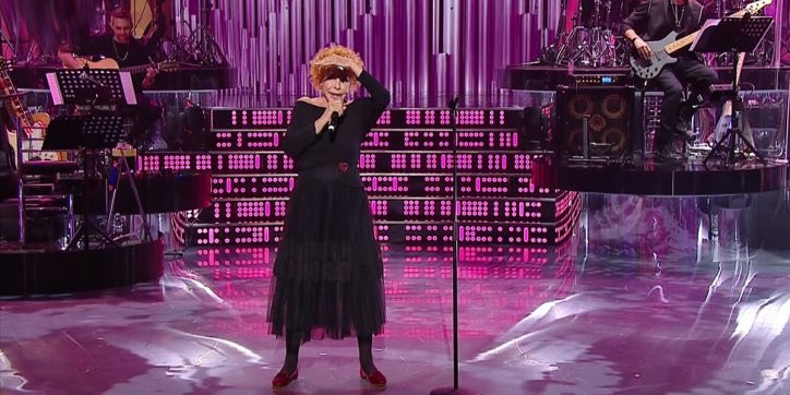 Non vedo un cazzo! 

#OrnellaVanoni #Unastoriadacantare #DeAndre Ci sta che #BoccadiRosa a un certo punto non vedeva un cazzo 😂