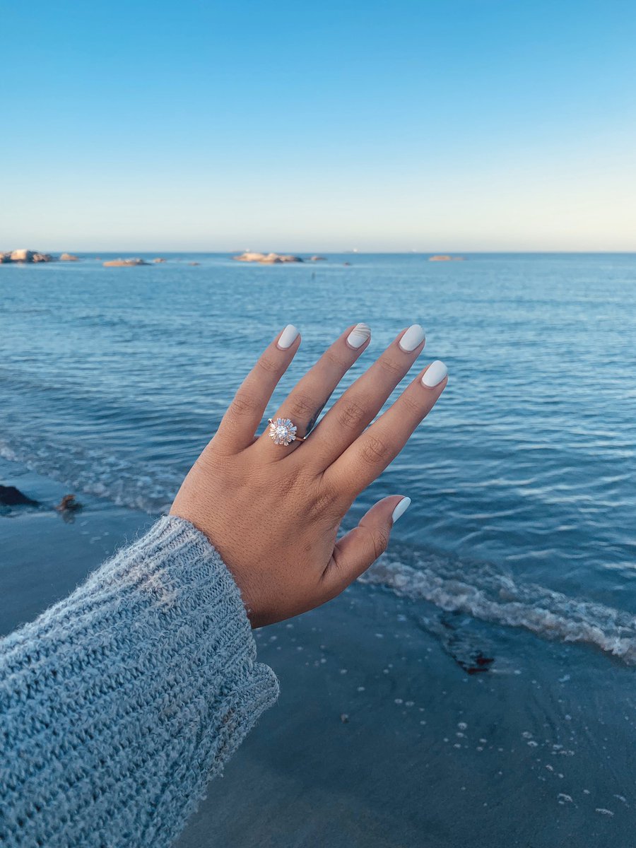 LOKALza's tweet photo. Excuse me if I keep complaining about how sore my left arm is. It’s just because I’m carry this rock of a ring around. 🤩💍✨🥰 #engaged #engagementring https://t.co/UL6zfE11LY