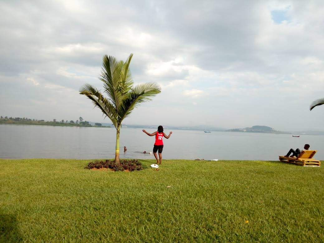 TheRealAssasn's tweet image. After a stressful year, why not have a weekend getaway and let all the negative energy flow away #TheGrandNorm 14th December Tongolo Rezort beach Jinja is what u need.