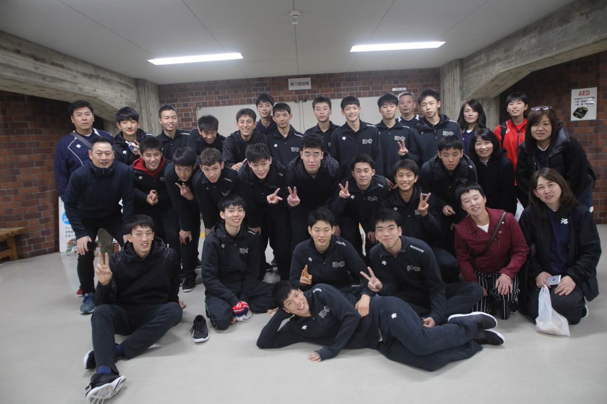 syun0216VB's tweet photo. 洛南バレー部引退しました。
自分がチームの鍵を握っているということをわかりながらチームにたくさん迷惑をかけてしまいましたが、
このチームの正セッターで入れたことに誇りを持ち、次のステージでも頑張っていきます。
琉依、、、負けるな https://t.co/G1jmfqghoT