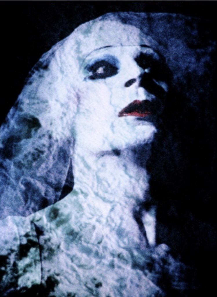 K8 ジャガーの恋人マリーは ジャン ジュネの 花のノートルダム の主人公ディヴィーヌ 女装の男娼 にインスパイアされたのかな Jaguarhardpain シルクスカーフに 帽子のマダム Merryxmas T Co Vmamgcpj5w T Co Iuptfqkifv