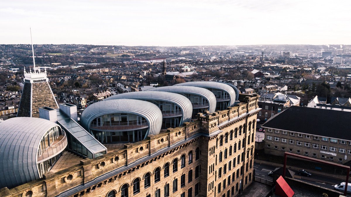 urban_splash's tweet image. This weekend these two brilliant developments in Yorkshire have both scooped awards; our Park Hill in Sheffield was crowned the Best Renovation project @What_House, while Listers Pods in Bradford were awarded an @NDA_Design award. Our total now stands at 424 awards!