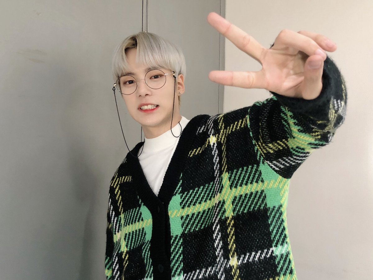 OfficialMONSTAX's tweet photo. [#MONSTA_X]
191117 #몬스타엑스 #민혁
#SBS #인기가요MC 완료

#MONSTAX #MINHYUK
#인기가요MC_민혁
#몬스타엑스민혁_인기가요MC https://t.co/c0fc9uroaf