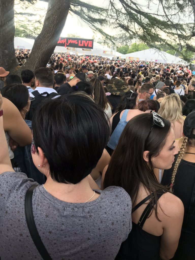 SarahHummy's tweet photo. Good one #fridayjams most of the concert goers are outside and all your acts are performing to an empty stadium 🙄 #sortitout #refund #fyrefestival https://t.co/k0Wkz6Kway