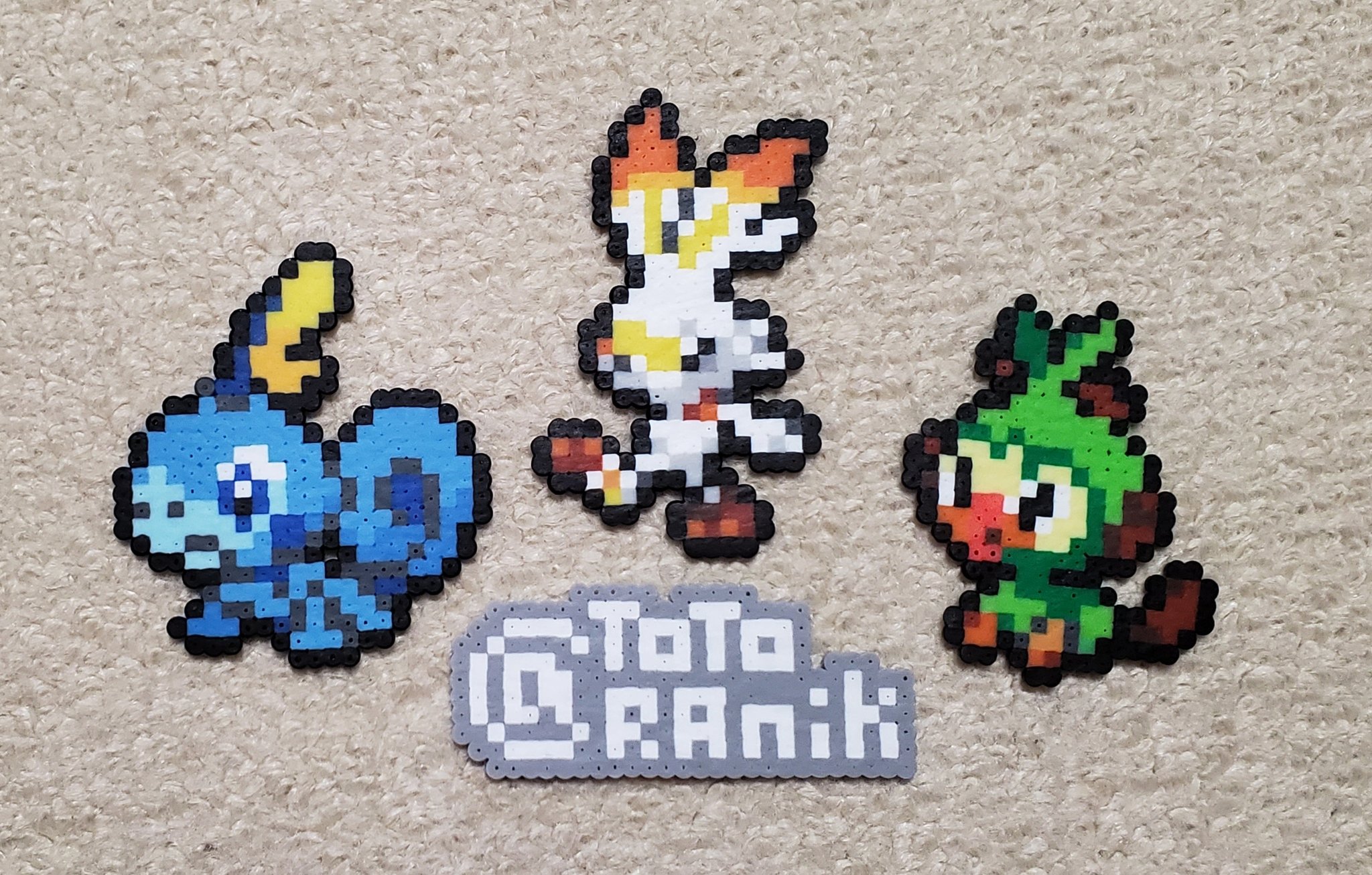 ととらに アイロンビーズでポケモン剣盾御三家のメッソン ヒバニー サルノリを作りました 剣盾楽しいですね ワイルドエリアにずっといたいけど先にも進まなくては アイロンビーズ ナノビーズ ポケモン剣盾 T Co Dsnnomiuip Twitter