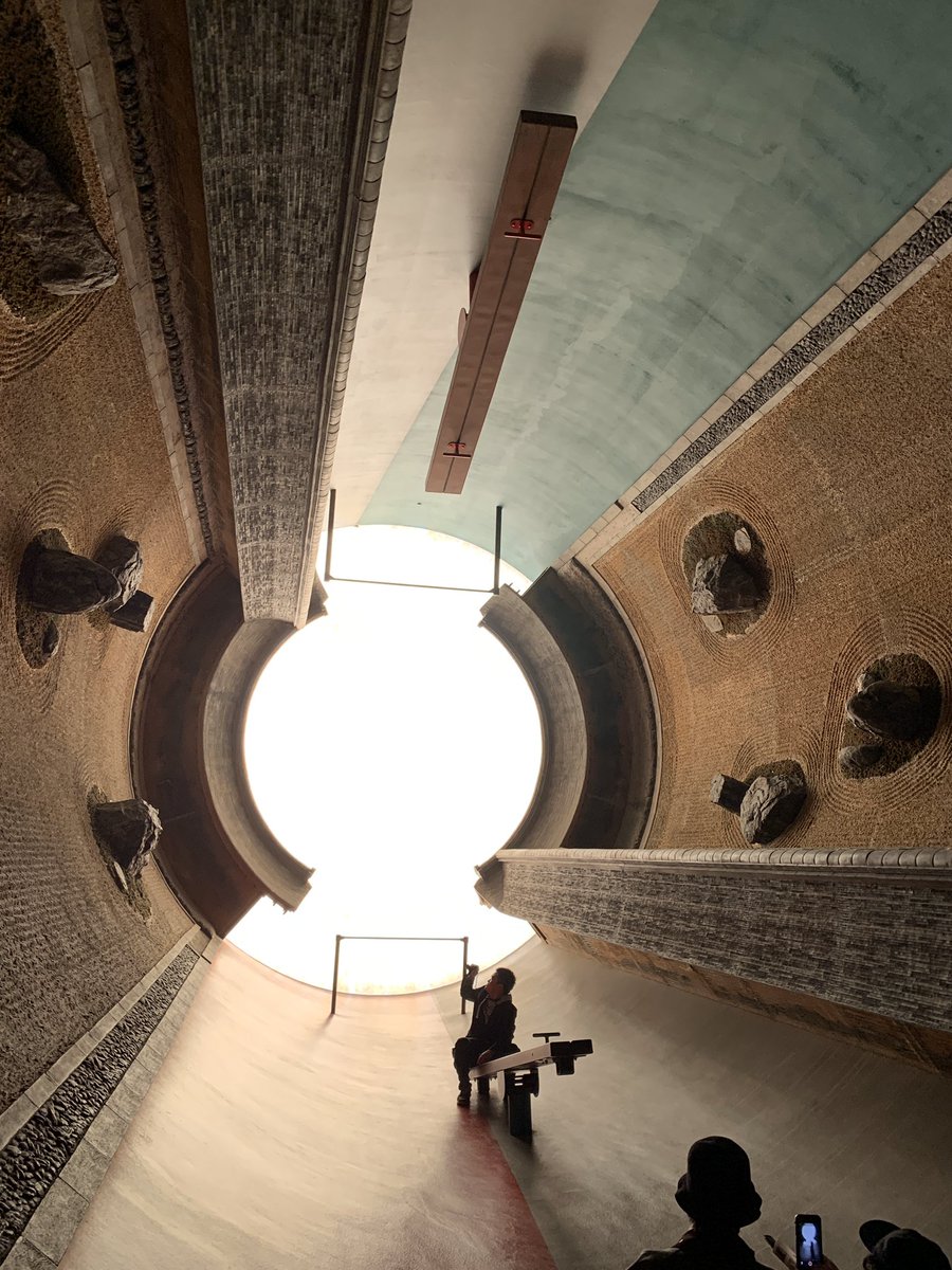 ワクテカ 磯崎新設計の奈義町立図書館