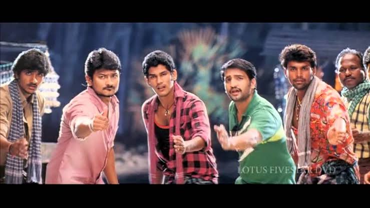 The same year had other chartbusters from Harris like venam machan venam (OkOk) Asku lasku ( Naban)