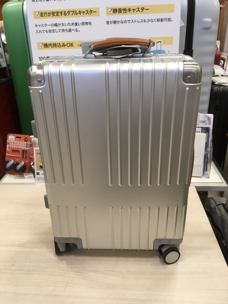 東急ハンズ博多店 こんにちは イノベーターのアルミスーツケース36リットル 圧倒的に男性好み キズがついてもカッコイイ 東急ハンズ博多店 1階 イノベーター アルミスーツケース カッコイイ トラベル