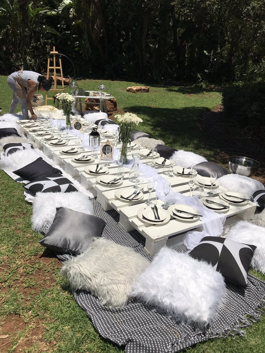 Bridgettekekan1's tweet photo. We are all about creating beautiful joyful memories!
Book with us today and pick your own theme...
Follow us on Instagram @hummingbird_picnics
@GirlTalkZA #Picnicevents #luxurypicnics #bridalshowerpicnic #amapiano #Burnaboy #Celebration #SizweDhlomoChallenge https://t.co/ZZrSCJ8J8e