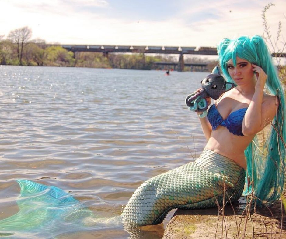 TentacleKitty's tweet image. 🧜‍♀️She’s cuddly, comes from the deep purple sea, and will be back in stock later this month. 🌊Deep Sea Kitty will be swimming into our shop very soon! Sign up and be the first in line to adopt her 👉bit.ly/2PN77xn 
📸: @xcanadensis
#plushie #cosplay #toyplush