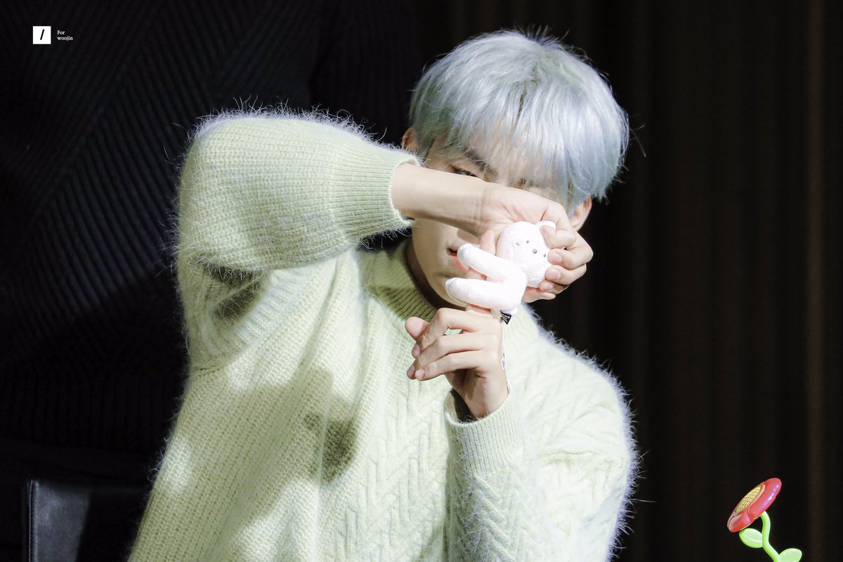 slash_1102's tweet photo. 우리집 강쥐가 다른 동물친구들과 친해지는방법(?)

#박우진_사랑해 #박우진 #parkwoojin https://t.co/aGB3c6pk2T