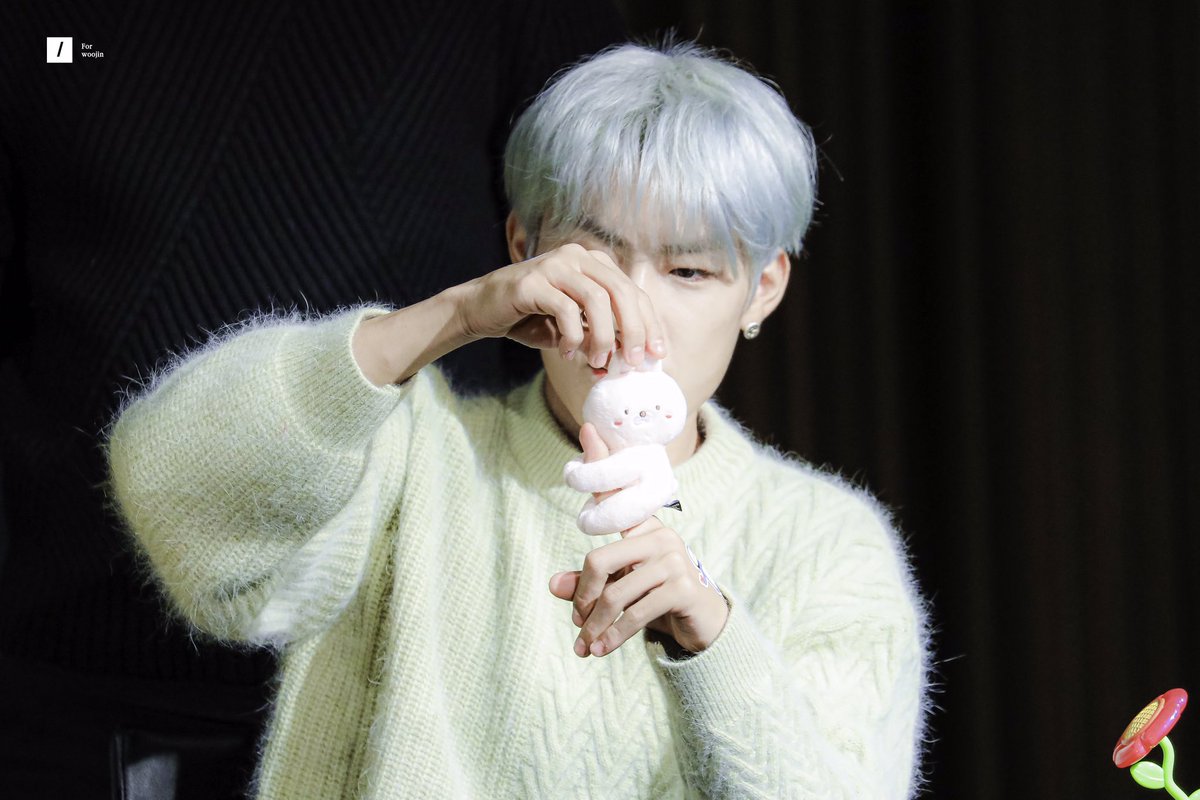 slash_1102's tweet photo. 우리집 강쥐가 다른 동물친구들과 친해지는방법(?)

#박우진_사랑해 #박우진 #parkwoojin https://t.co/aGB3c6pk2T