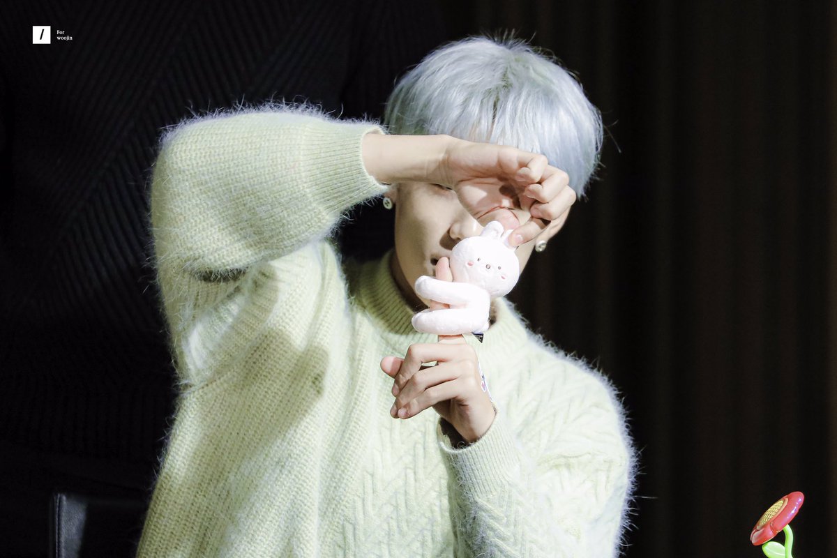slash_1102's tweet photo. 우리집 강쥐가 다른 동물친구들과 친해지는방법(?)

#박우진_사랑해 #박우진 #parkwoojin https://t.co/aGB3c6pk2T