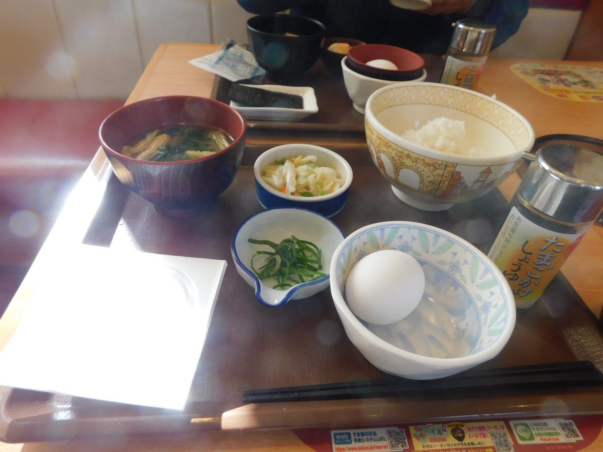 本日の朝ご飯は久々にすき家の朝定食を
食べましたよ。

納豆定食

#すき家
#納豆定食
#朝定食