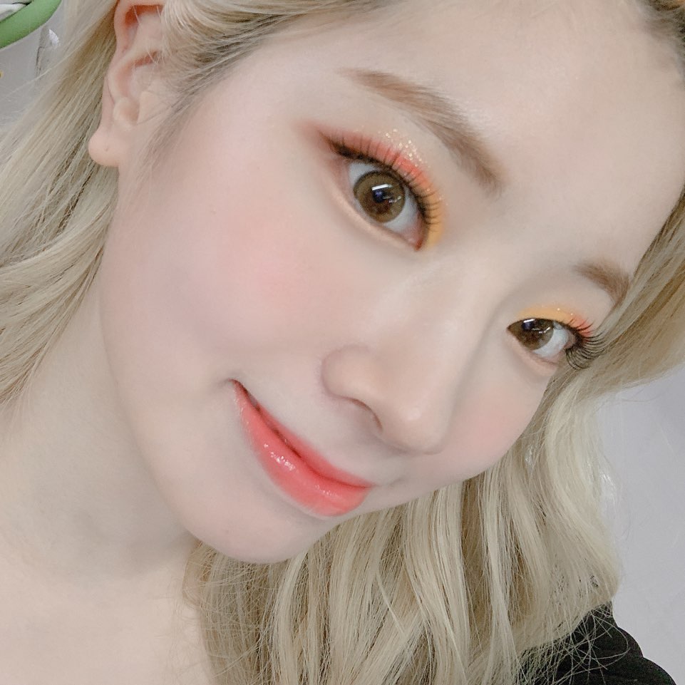 Twice Global Tgtrans Ig Twicetagram Update Twice Mamavote 트와이스 T Co Oik49j6vot