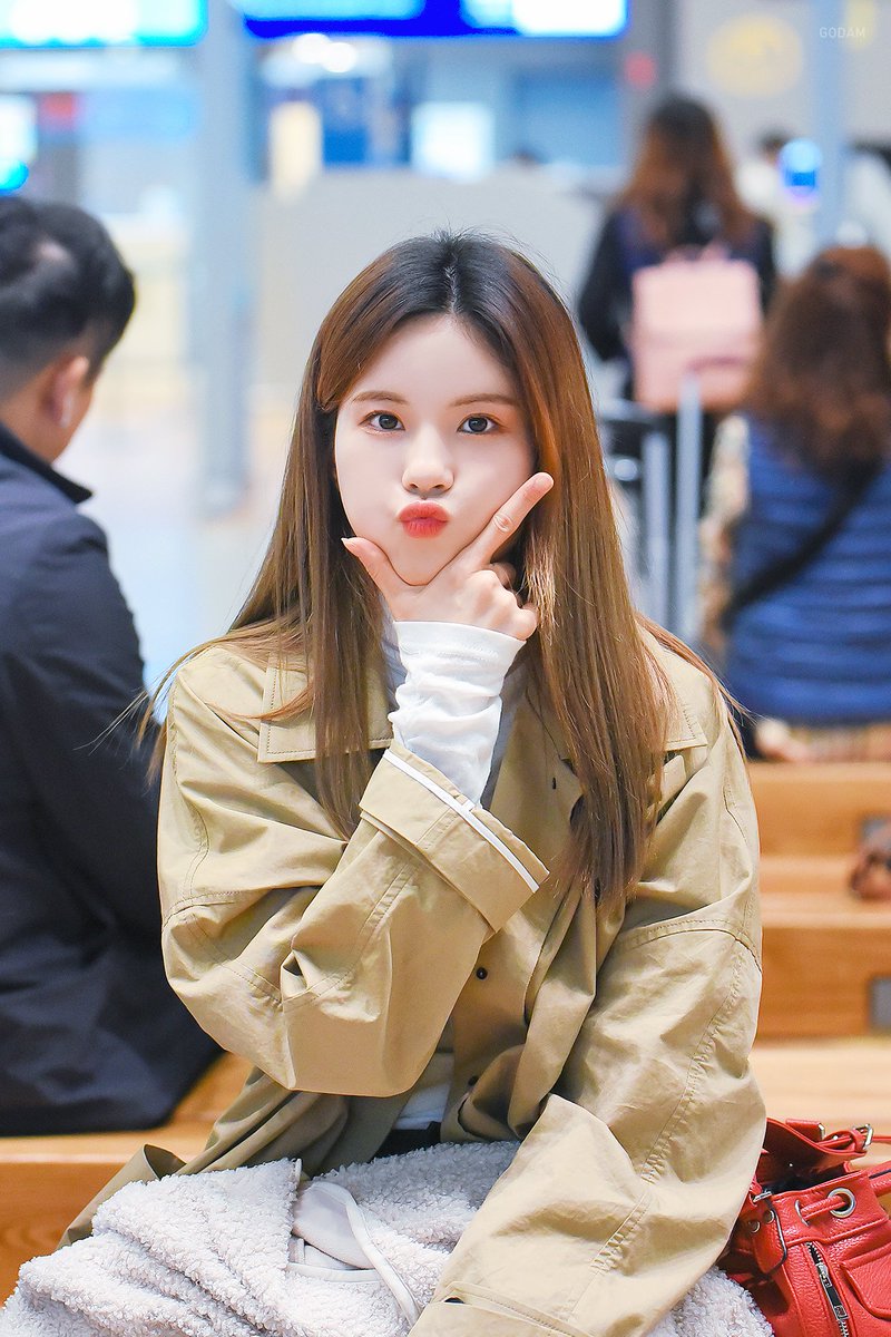 Neonpunch_godam's tweet photo. 언니 다시 한번 생일 축하해용💗
맛난거 많이 묵으슈🤓

#네온펀치 #neonpunch #다연 #dayeon #HappyDayeonDay https://t.co/870kE1Ia9j