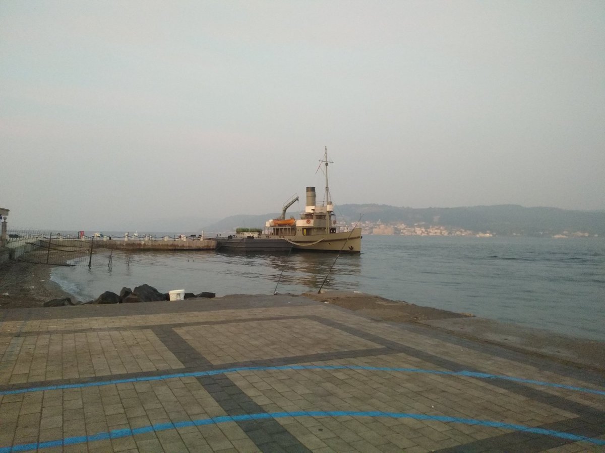 Ayak fetişiyim yaş 27 bı bayan yokmu ayaklarını yalaticak #çanakkalesex #çanakkale #17burda