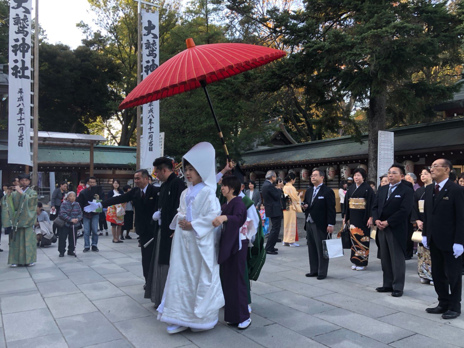 Tikita 大国魂神社 での神前式に昨日 大安吉日 御呼ばれしました 大好きなお友達 感動 涙涙電話 感謝感謝 大国魂神社 神前式 神社結婚式 樹齢1000年御神木 T Co e7aqqbpu Twitter