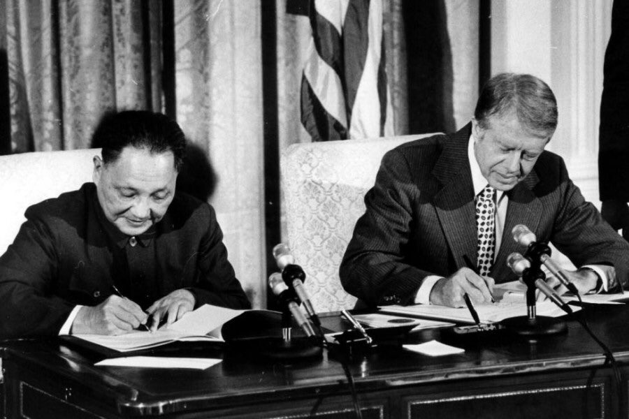 Восстановить дипломатические отношения. Визит Дэн Сяопина в Вашингтон 1979. Дэн Сяопин и Джимми Картер. Дэн Сяопин и Джимми Картер 1979. Визит Дэн Сяопина в США 1979.