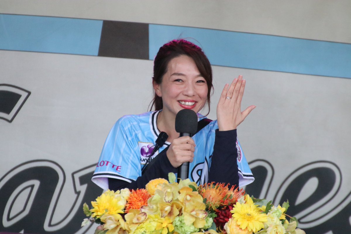 つば九郎が12球団イチと手腕を認めた千葉ロッテmcこなつお姉さんが結婚 卒業を発表 日本野球界の損失 でもおめでとう Togetter つば九郎が12球団イチと手腕を認めた千葉ロッテmcこなつお姉さんが結婚 卒業を発表 日本野球界の損失 でもおめでとう Togetter
