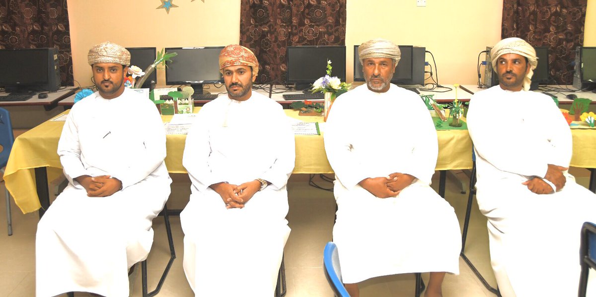 اللجنة المركزية لتقييم ومتابعة #جائزة_السلطان_قابوس_للتنمية_المستدامة_في_البيئة_المدرسية تتعرف على مشروع  "حديقتي أمان بيئتي" بمدرسة خلوف للتعليم الأساسي بتعليمية محافظة الوسطى